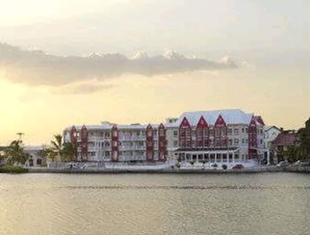 Ramada Tikal Isla De Flores Hotel Екстер'єр фото