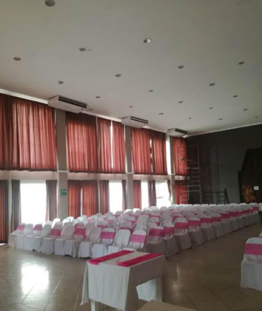 Ramada Tikal Isla De Flores Hotel Екстер'єр фото